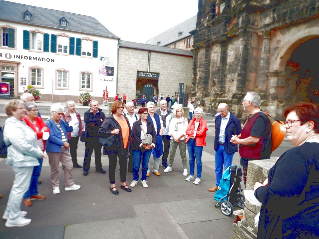 Gruppenbild vor der Porta